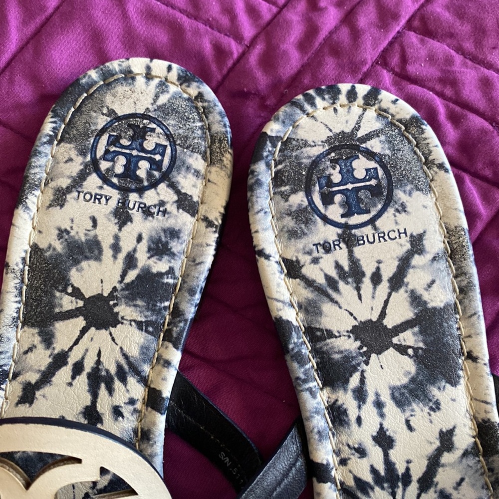 Tory Burch Miller Leather Tie Dye Flat Logo Sandal - Picture 9 of 9